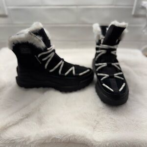 Sorel ONA RMX Glacy WP boots.